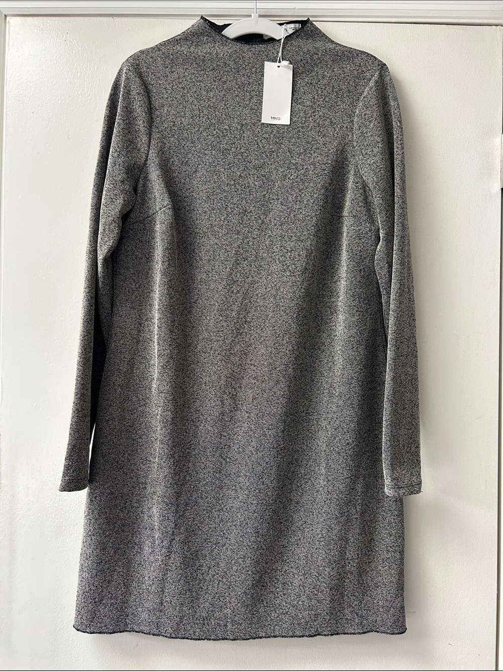 Minimalist Grey Long-Sleeve Shift Dress